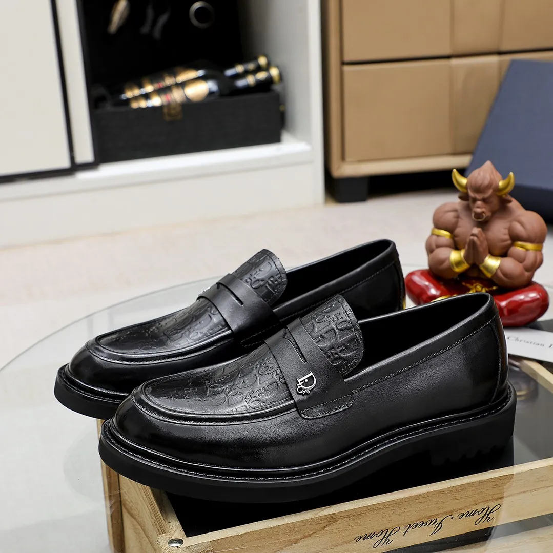 Men's shoes 💰520🕷️🕷️[Dior] Dior's new casual men's shoes are launched in Hong Kong counters. Official website 1:1 production. Italian woven cowhide + water-dyed 🐂 leather lining. Designed by European and American masters. Perfect shape to create counter quality, solid color rubber wear-resistant outsole and classic dazzling toe! Super versatile and very comfortable. High-end without losing taste, fashionable and novel! ! Absolute focus! 8 colors available! Code number 38-45……